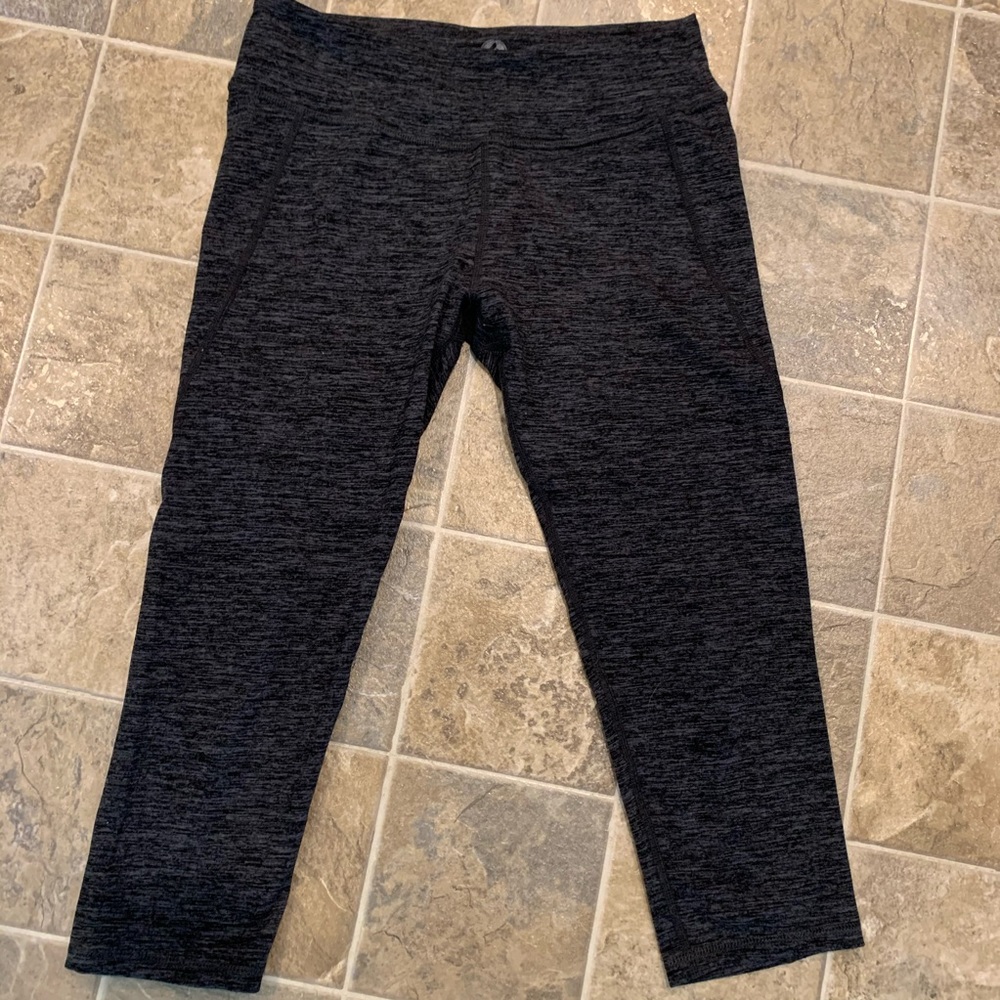 Capri pants size small